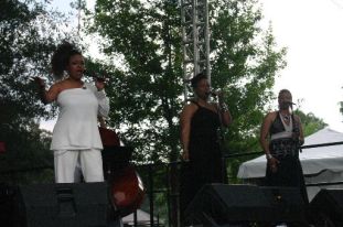 KEMBA COFIELD and Background Singers